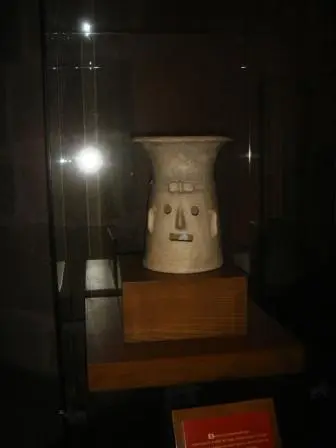 Urne Zapotèque présentée au musée des cultures de Oaxaca