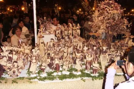Scène en feuilles de maïs pour la Nuit des Radis de Oaxaca, Mexique