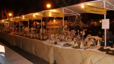Scènes en feuilles de maïs pour la Nuit des Radis de Oaxaca, Mexique