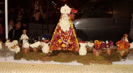 La vierge de la Soledad en fleurs éternelles pour la Nuit des Radis de Oaxaca, Mexique
