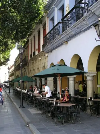 Terrasse de bar sur le Zócalo de Oaxaca, Mexique