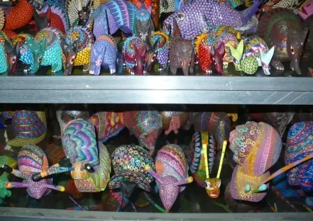 Exemples des alebrijes de l’atelier Alebrijes Autoctonos, San Antonio Arrazola, Mexique
