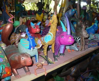 Exemples des alebrijes de l’atelier Alebrijes Autoctonos, San Antonio Arrazola, Mexique