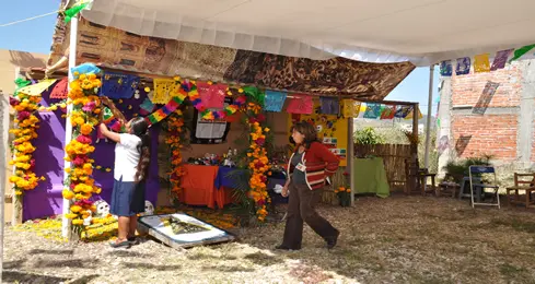 Autel pour le Jour des Morts au festival d’artisanat de San Martín Tilcajete, Oaxaca, Mexique