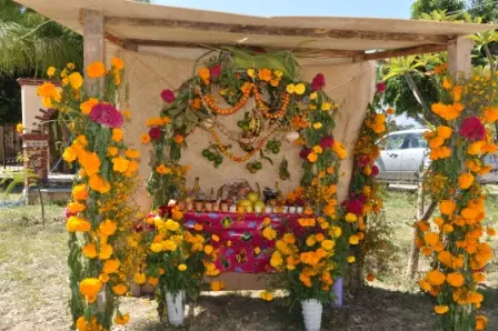 Autel pour le Jour des Morts au festival d’artisanat de San Martín Tilcajete, Oaxaca, Mexique