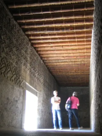 Une des toitures rénovées du groupe des colonnes de Mitla, Oaxaca