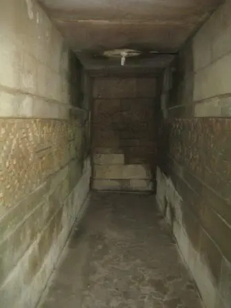 Intérieur d’une des tombes du groupe des colonnes de Mitla, Oaxaca