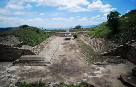 Jeu de balle 3 du site archéologique zapotèque de la période classique de Santa María Atzompa, Oaxaca, Mexique