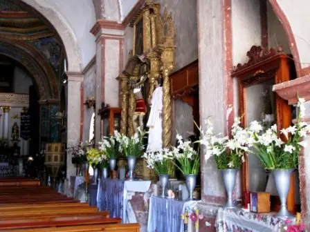 Intérieur de l’église de Teotitlan del Valle, Oaxaca, Mexique