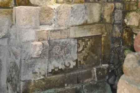 La façade de la tombe 30 de Yagul, Oaxaca, Mexique