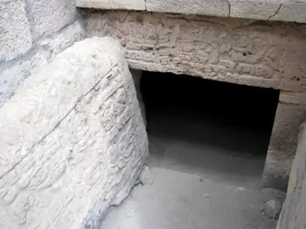 Façade de la tombe 28 de Yagul avec ses glyphes Zapotèques, Oaxaca, Mexique